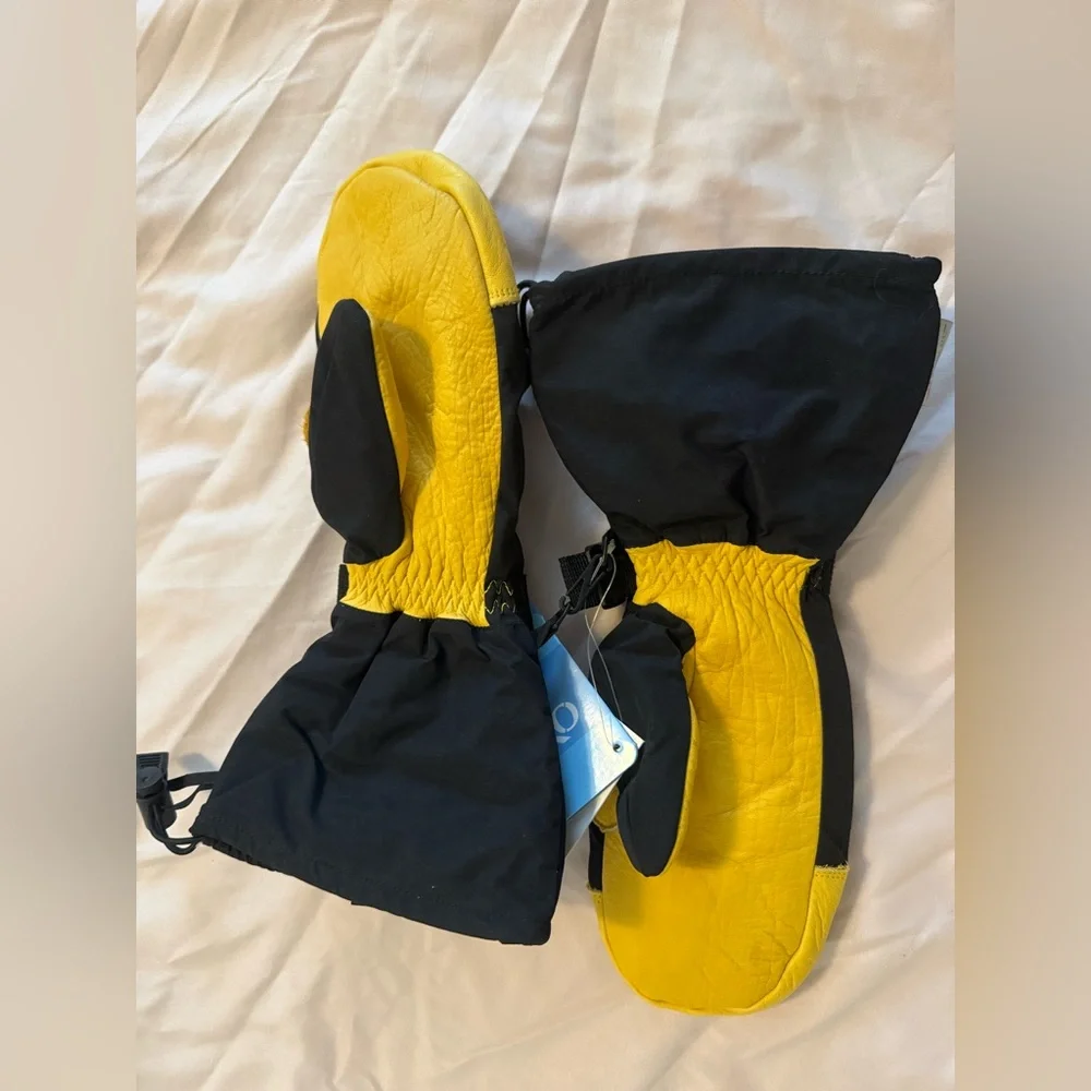 3M Thinsulate Black and Yellow Gloves